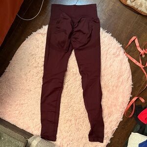 Dark maroon Scrunch bum seamless leggings - size M - NEW